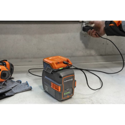 Зарядное устройство Husqvarna 40-USB150X (9707225-01) Зарядное устройство Husqvarna 40-USB150X (9707225-01)