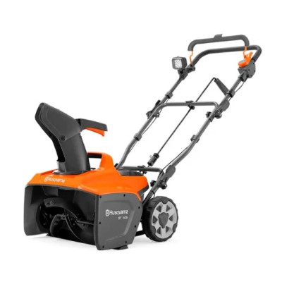 Снегоуборщик аккумуляторный Husqvarna ST 143i (9707890-01) Снегоуборщик аккумуляторный Husqvarna ST 143i (9707890-01)