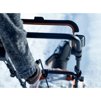 Снегоуборщик аккумуляторный Husqvarna ST 143i (9707890-01) Снегоуборщик аккумуляторный Husqvarna ST 143i (9707890-01)