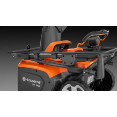 Снегоуборщик аккумуляторный Husqvarna ST 143i (9707890-01) Снегоуборщик аккумуляторный Husqvarna ST 143i (9707890-01)
