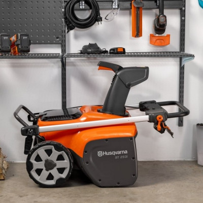 Снегоуборщик аккумуляторный Husqvarna ST 253i (9707891-01) Снегоуборщик аккумуляторный Husqvarna ST 253i (9707891-01)
