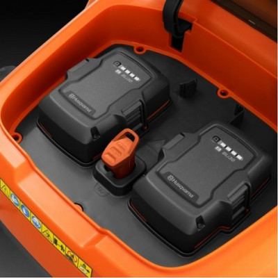 Снегоуборщик аккумуляторный Husqvarna ST 253i (9707891-01) Снегоуборщик аккумуляторный Husqvarna ST 253i (9707891-01)